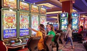 jl58 casino games lobby with slots and live dealer tables